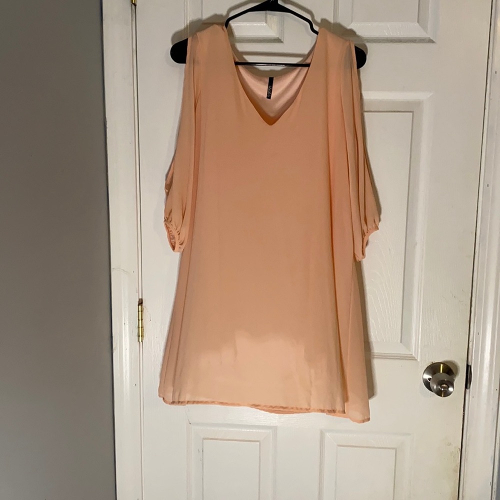 Lulu’s peach, open sleeve dress